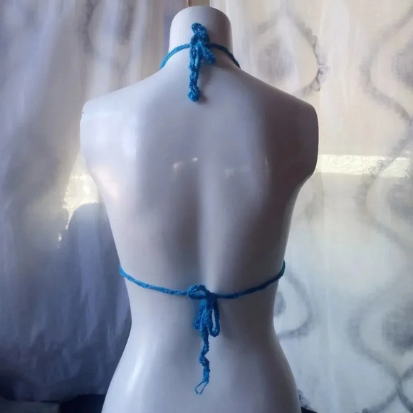 *Crochet top size medium and large (box #1) - Picture 2 of 2